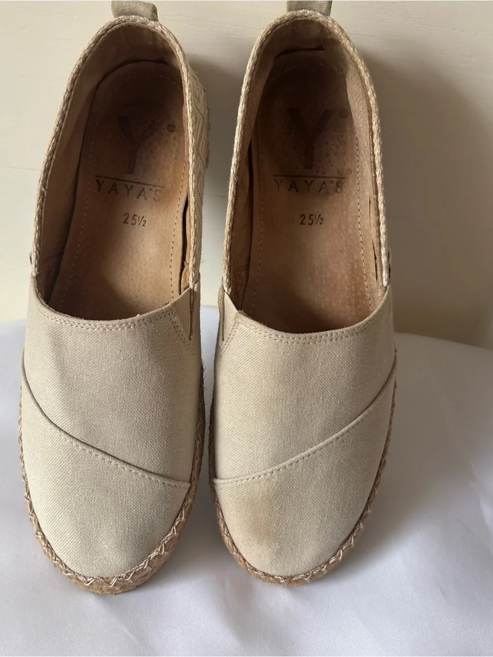 YAYA’S Shoes Women’s Size 25.5 Beige Pattern Canvas Espadrille Flats Heel Loops